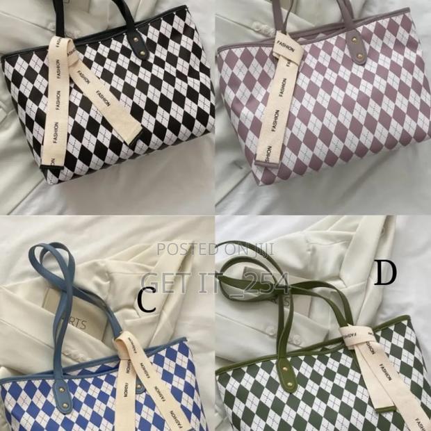 *Diamond Lattice Bag/ Shoulder Tote Bag*
Size* 40 *11 *25 C