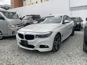 BMW 320i Sedan RWD 2017 White