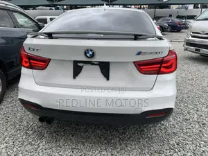 BMW 320i Sedan RWD 2017 White
