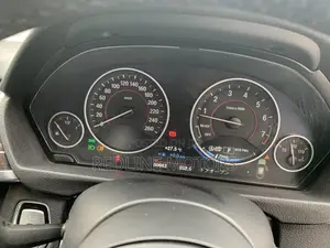 BMW 320i Sedan RWD 2017 White