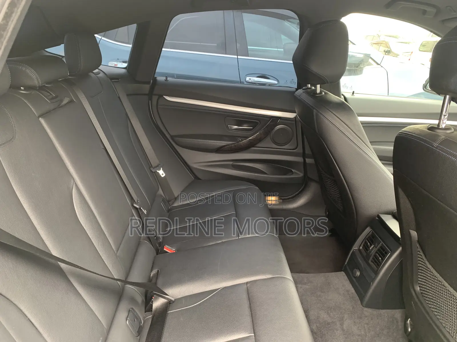 BMW 320i Sedan RWD 2017 White