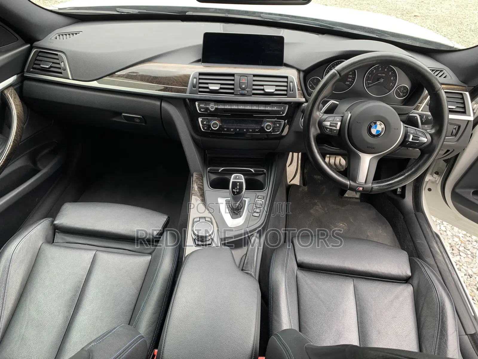 BMW 320i Sedan RWD 2017 White