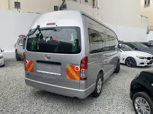 Toyota HiAce 2017 Silver