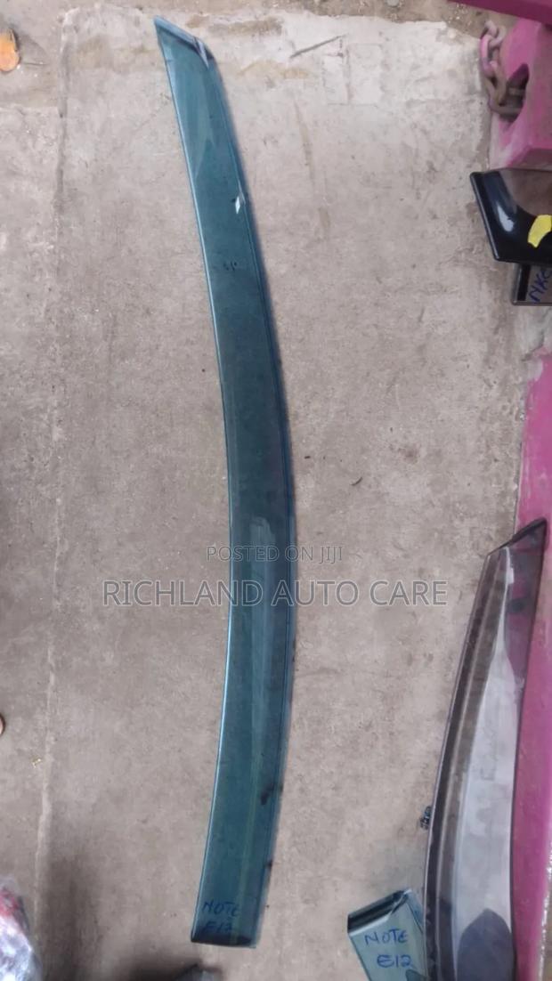 Windbreaker for Nissan Note E12 Front Left