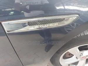 Jaguar F-Pace 20d 2017 Blue