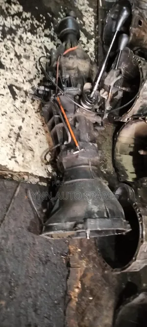 Nissan Hard Body Complete TD27 4wd Gearbox