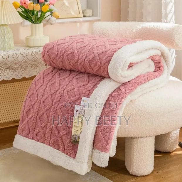 Woolen Throw Blanket - thumbnail 2