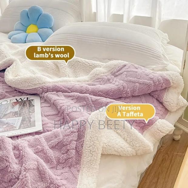 Woolen Throw Blanket - thumbnail 3