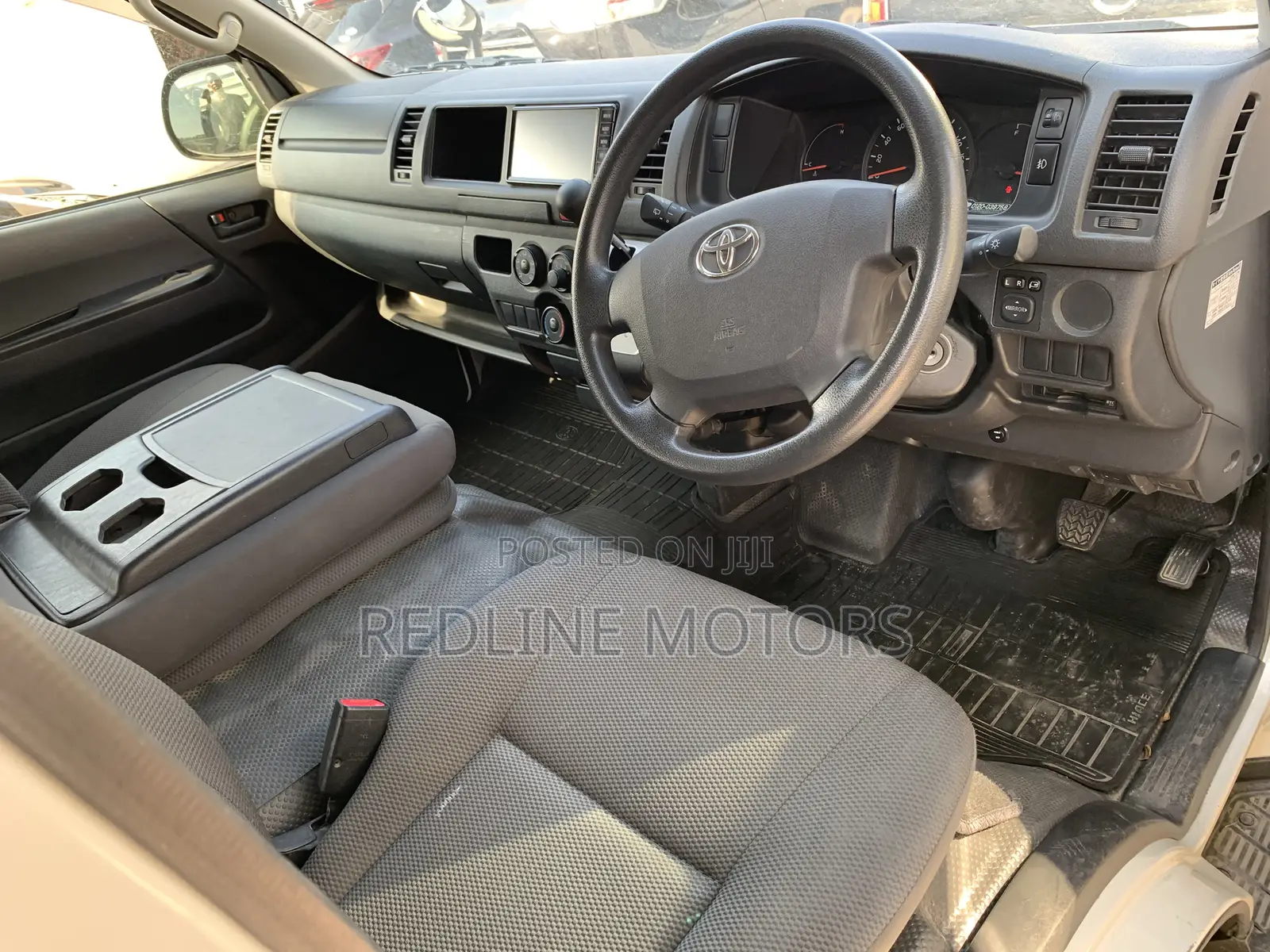 Toyota Grand HiAce 2017 White