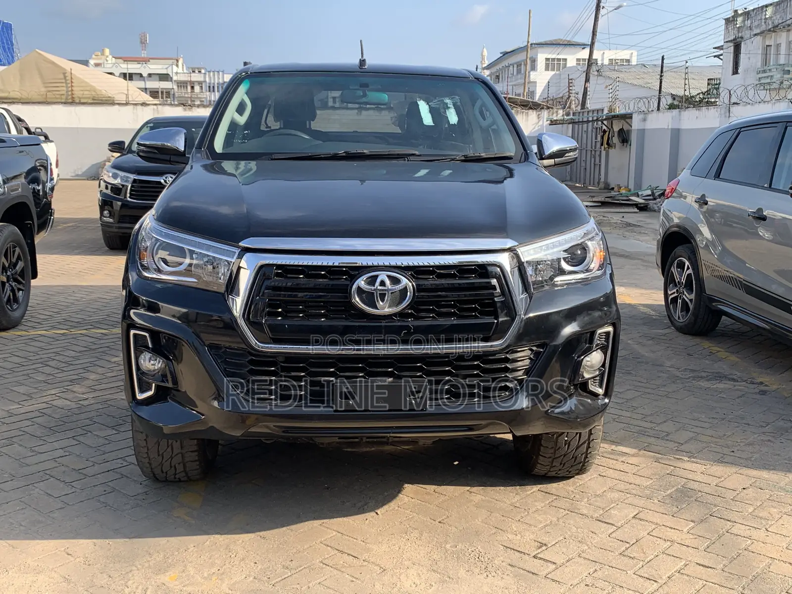 Toyota Hilux SR5 4x4 2016 Matt Black