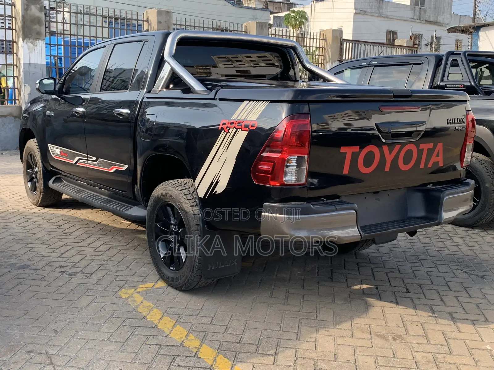 Toyota Hilux SR5 4x4 2016 Matt Black