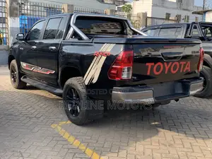 Toyota Hilux SR5 4x4 2016 Matt Black