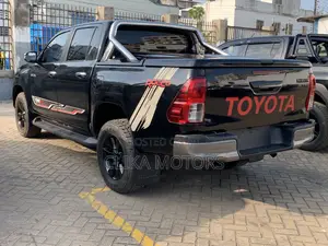 Toyota Hilux SR5 4x4 2016 Matt Black
