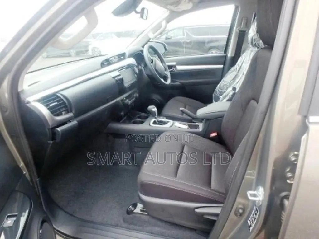 New Toyota Hilux 2024 Brown