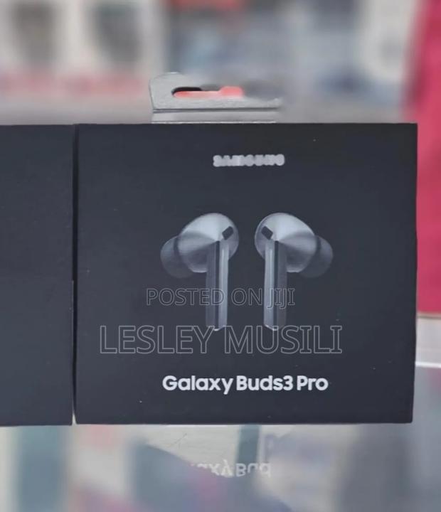 Samsung Galaxy Buds 3 Pro
Silver - thumbnail 2