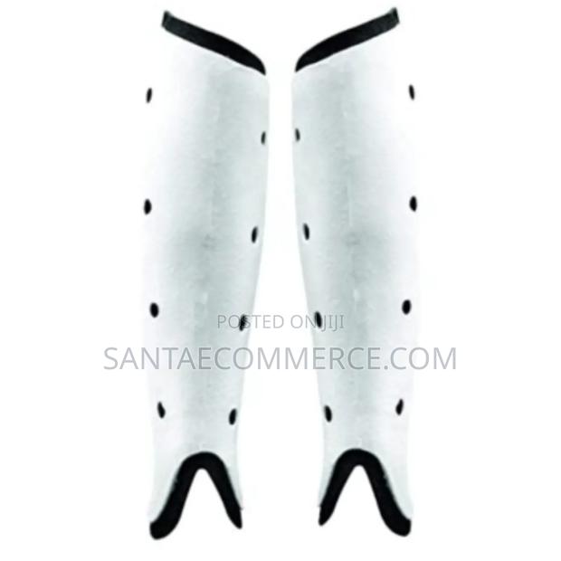 A Pair of Sparo Hockey Shin Guard White-L