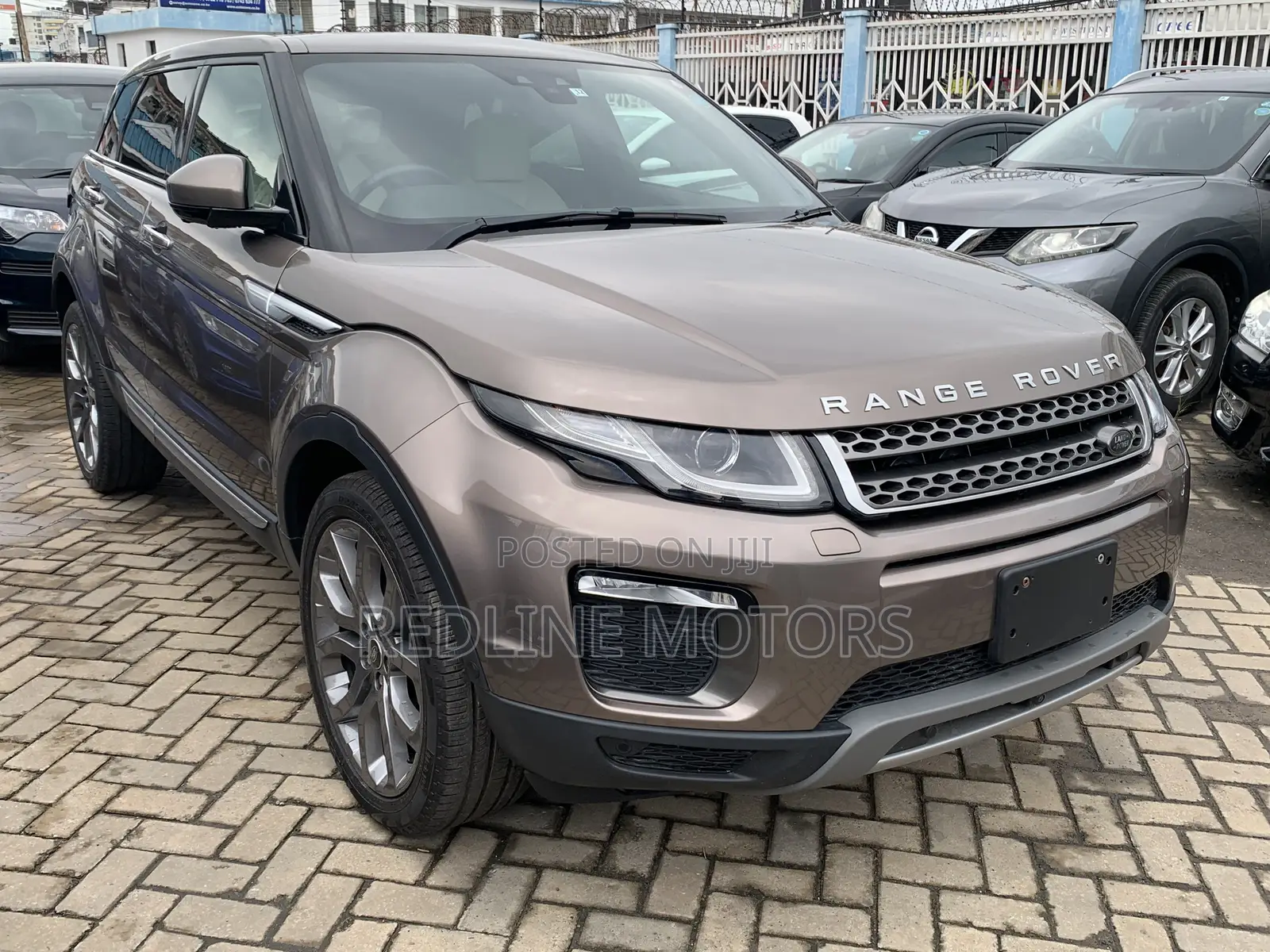 Land Rover Range Rover Evoque HSE 4x4 5-Door 2017 Gold