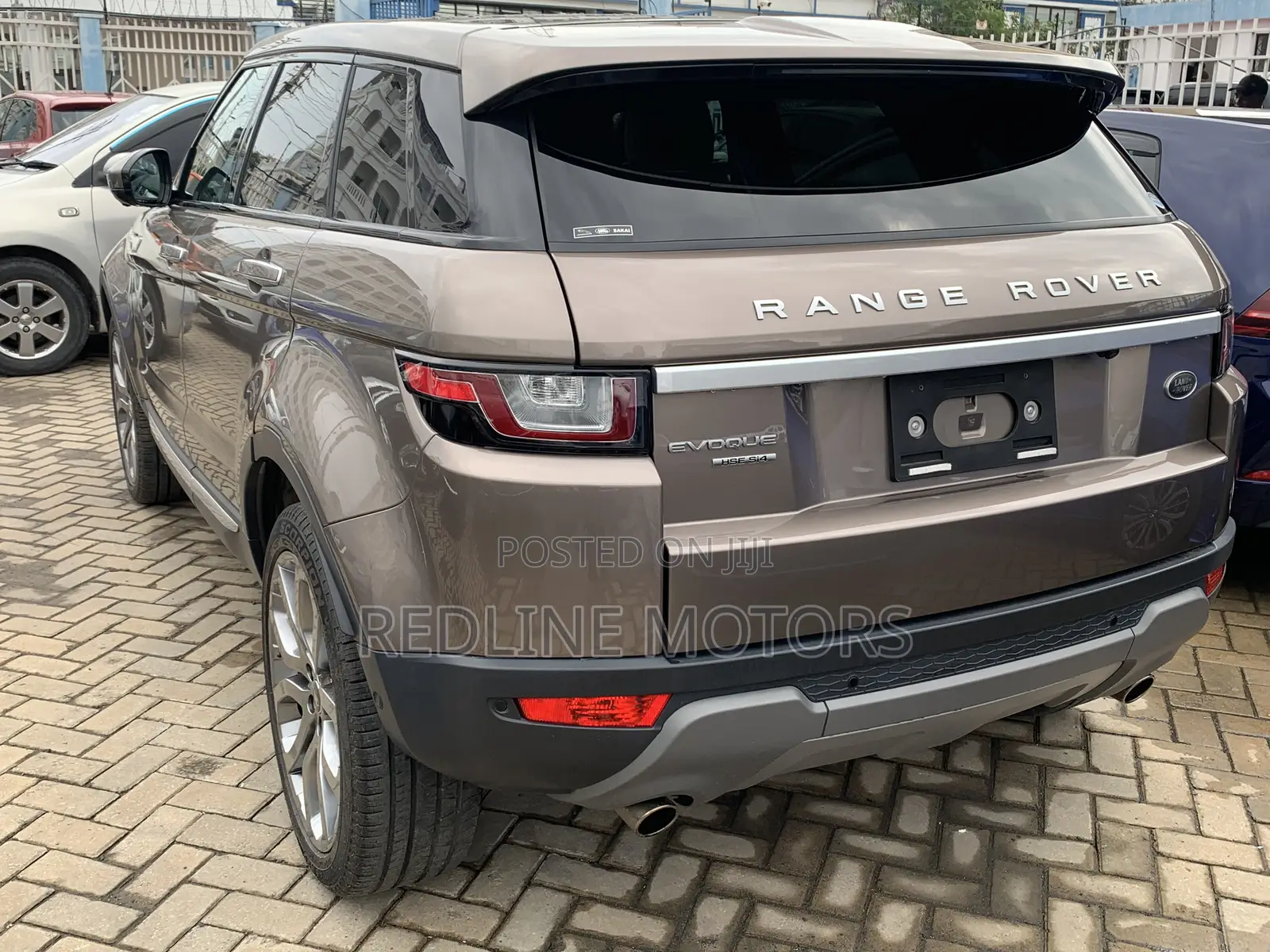 Land Rover Range Rover Evoque HSE 4x4 5-Door 2017 Gold