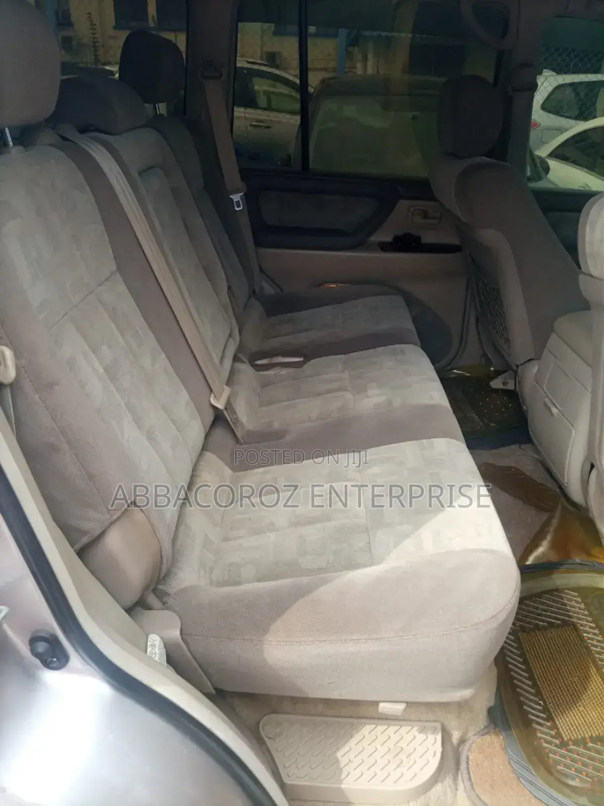 Toyota Land Cruiser HDJ 100 2002 Gold