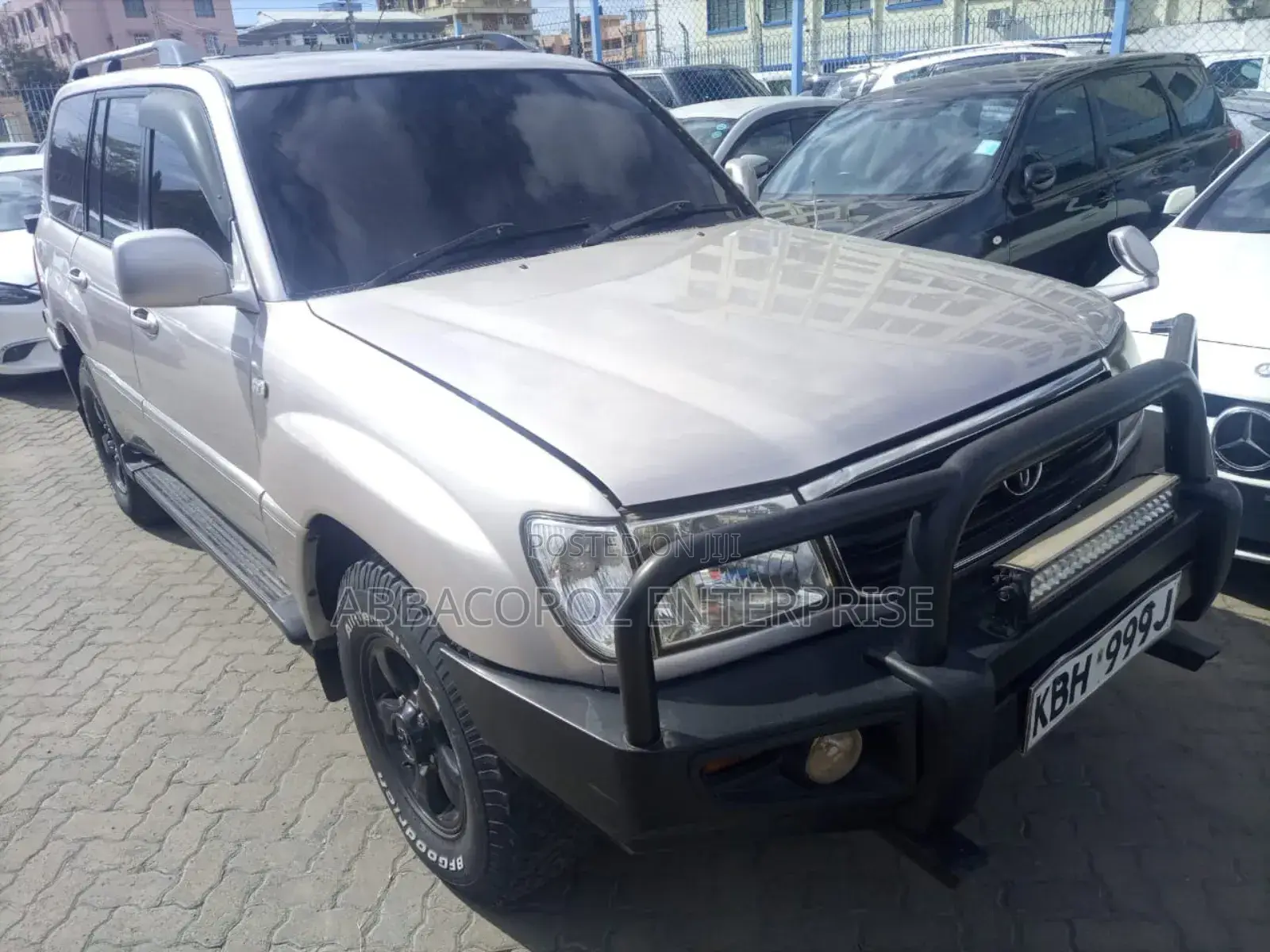Toyota Land Cruiser HDJ 100 2002 Gold