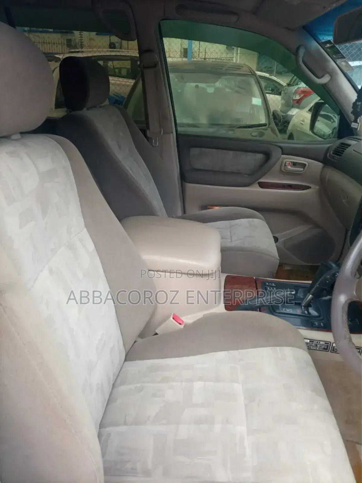 Toyota Land Cruiser HDJ 100 2002 Gold