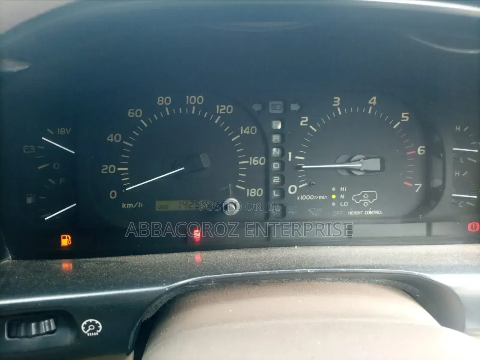 Toyota Land Cruiser HDJ 100 2002 Gold
