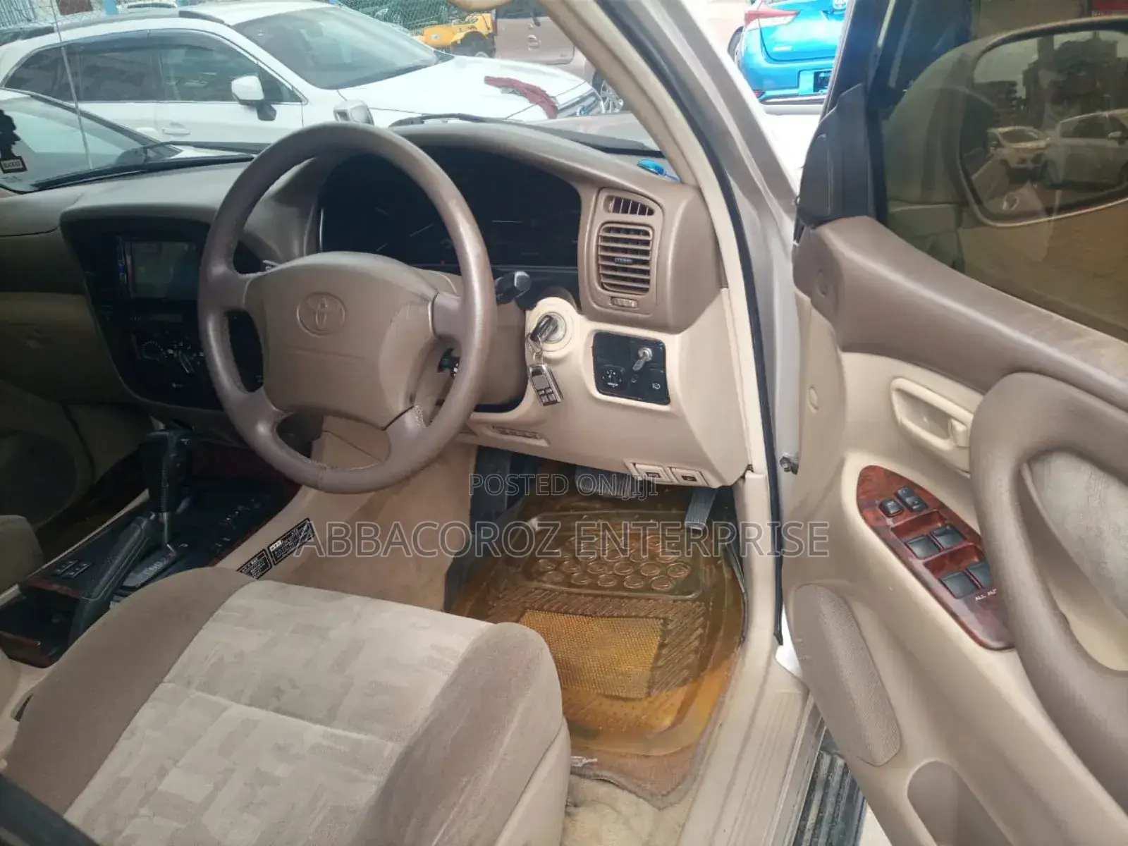 Toyota Land Cruiser HDJ 100 2002 Gold
