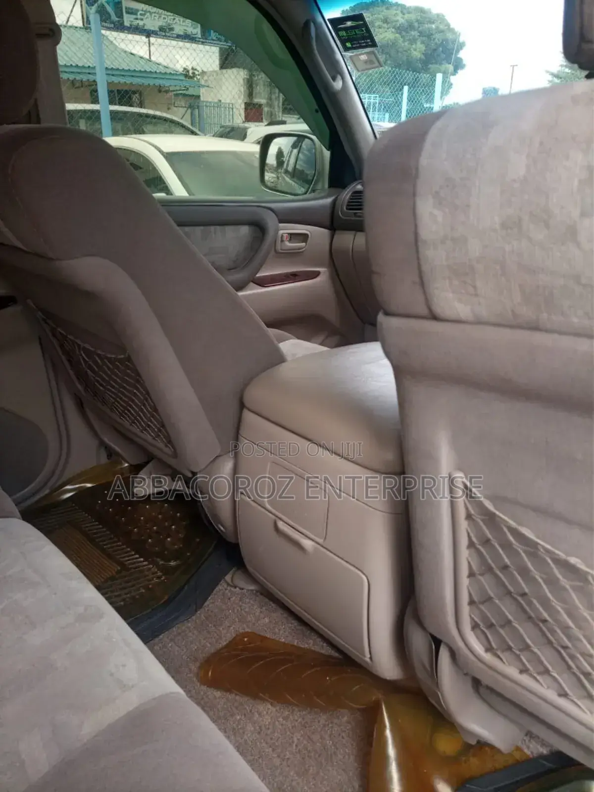 Toyota Land Cruiser HDJ 100 2002 Gold