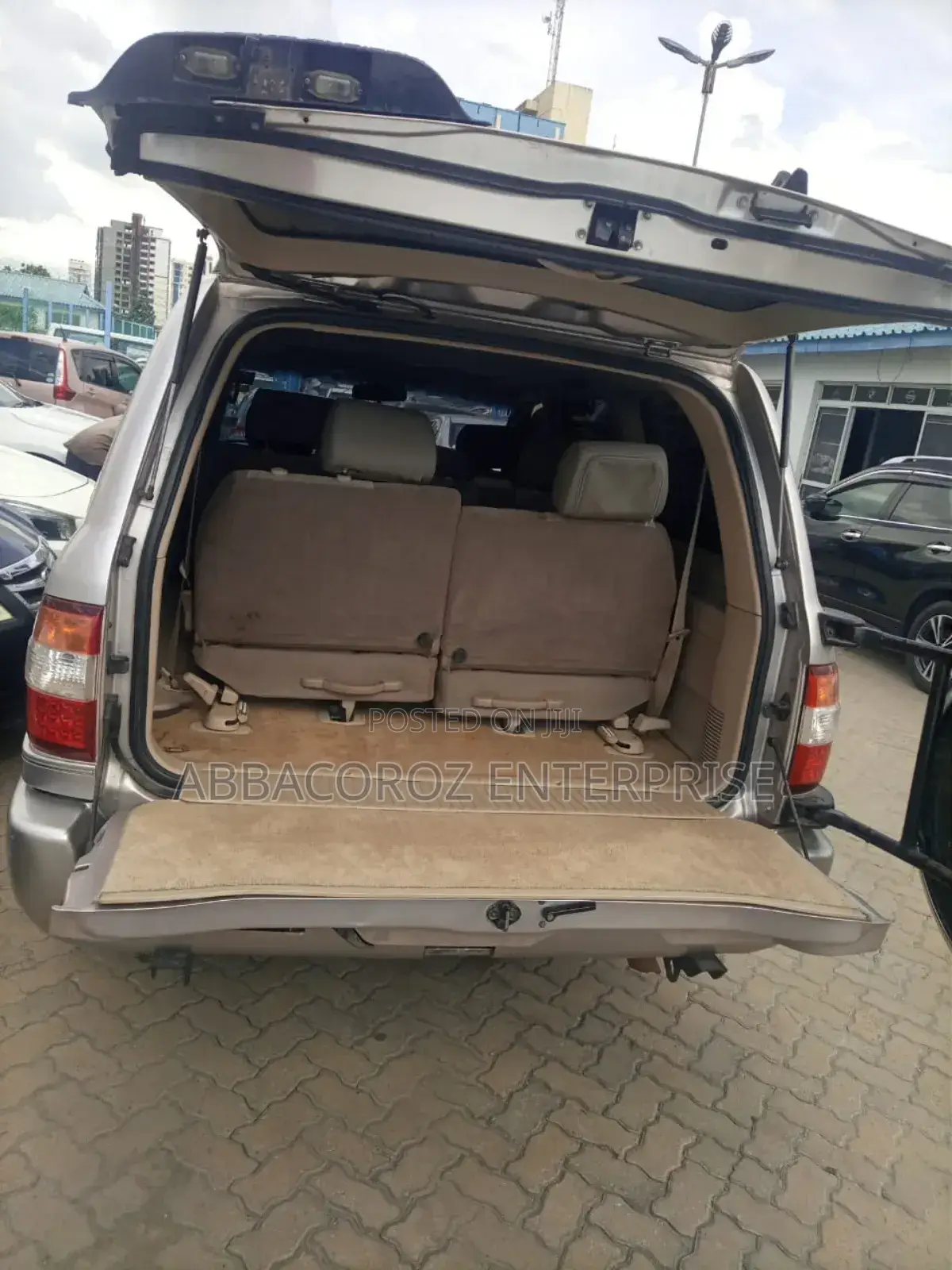Toyota Land Cruiser HDJ 100 2002 Gold