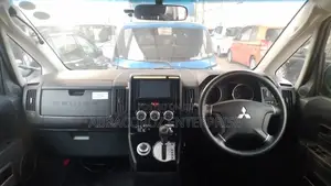Mitsubishi Delica 2017 Silver