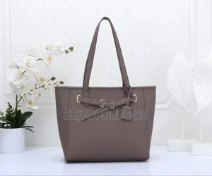 The H Bag 979