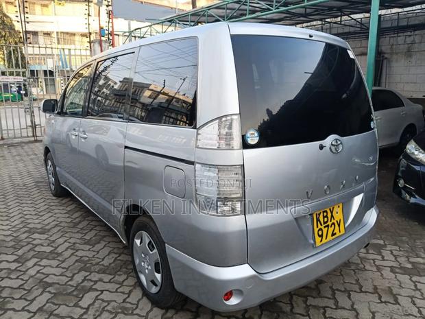Toyota Voxy 2002 Silver - thumbnail 2