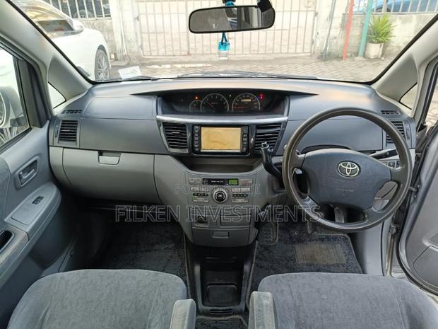 Toyota Voxy 2002 Silver - thumbnail 4