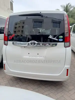 Toyota Noah 2.0 FWD (8 Seater) 2017 White
