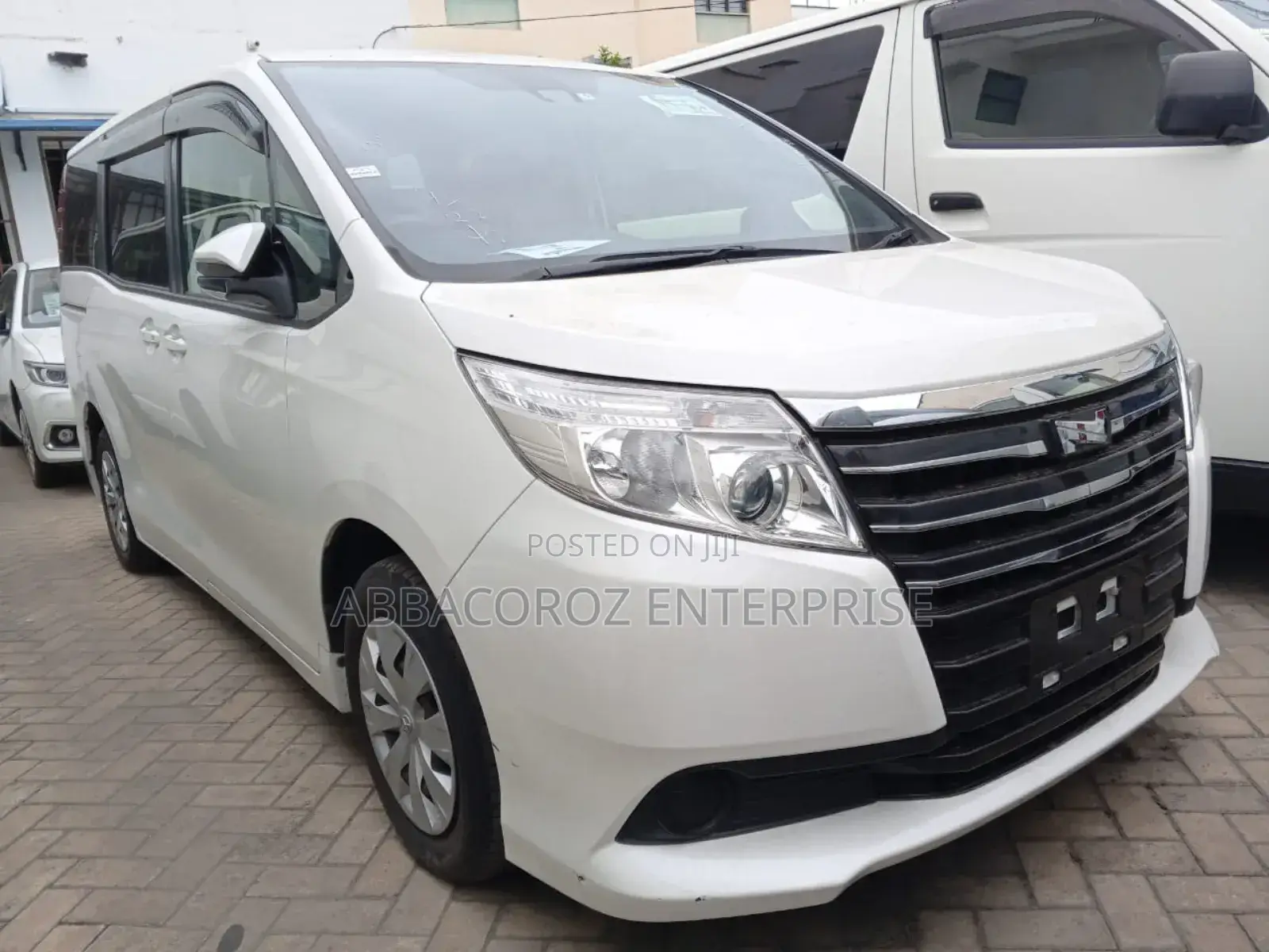 Toyota Noah 2.0 FWD (8 Seater) 2017 White