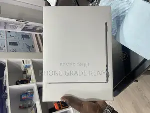 New Laptop Apple MacBook Air 2022 M2 8GB Apple M2 SSD 256GB