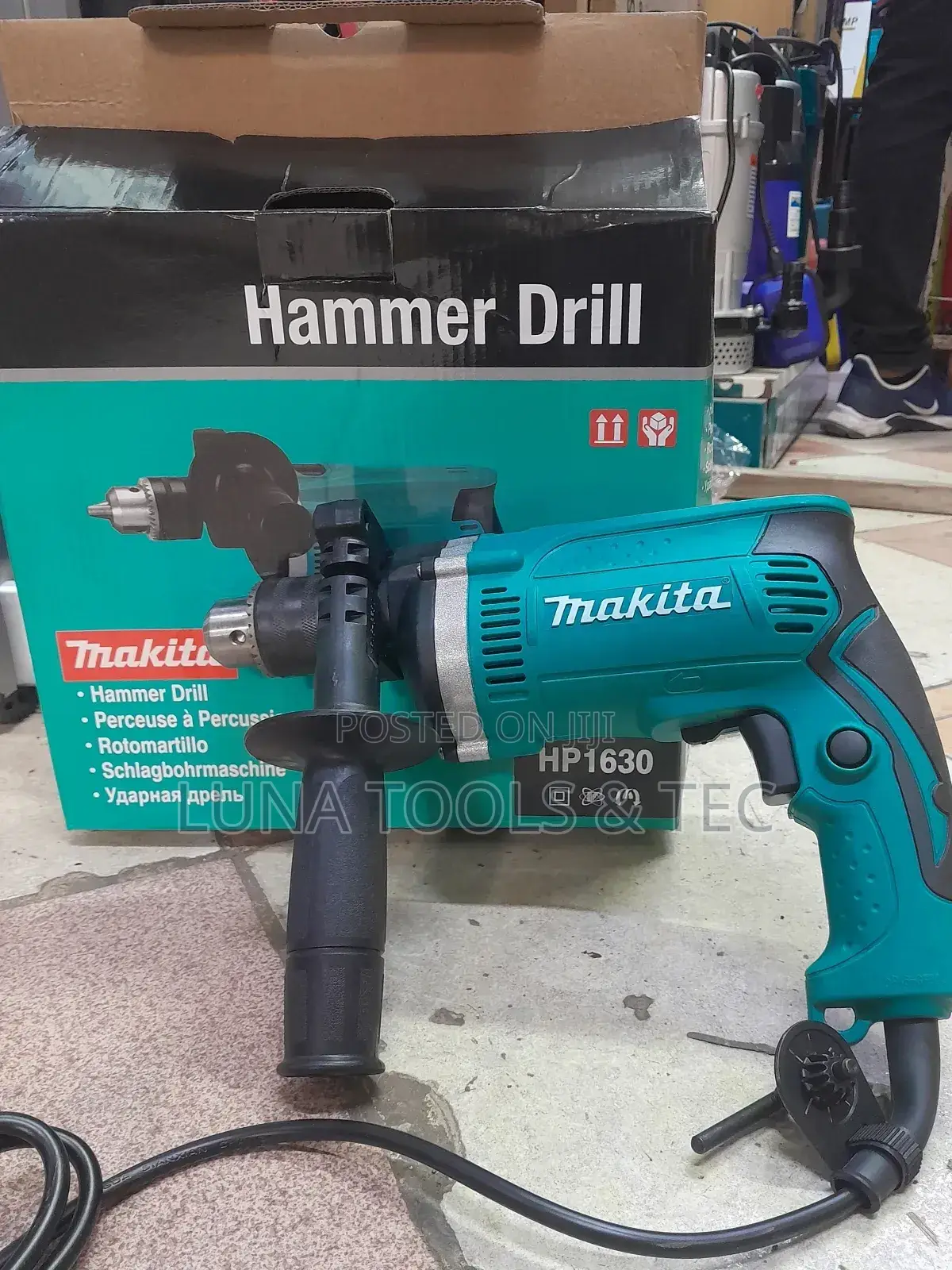Makita Keyed Chuck Impact Drill 710W Plus Additional Handle