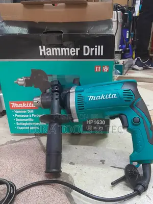 Makita Keyed Chuck Impact Drill 710W Plus Additional Handle