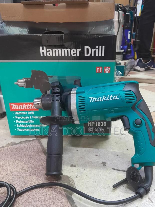 Makita Keyed Chuck Impact Drill 710W Plus Additional Handle