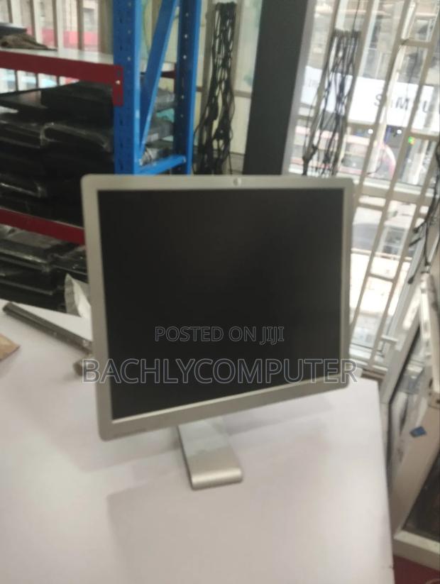 HP Le1901w 19-Inch Widescreen LCD Monitor - thumbnail 2