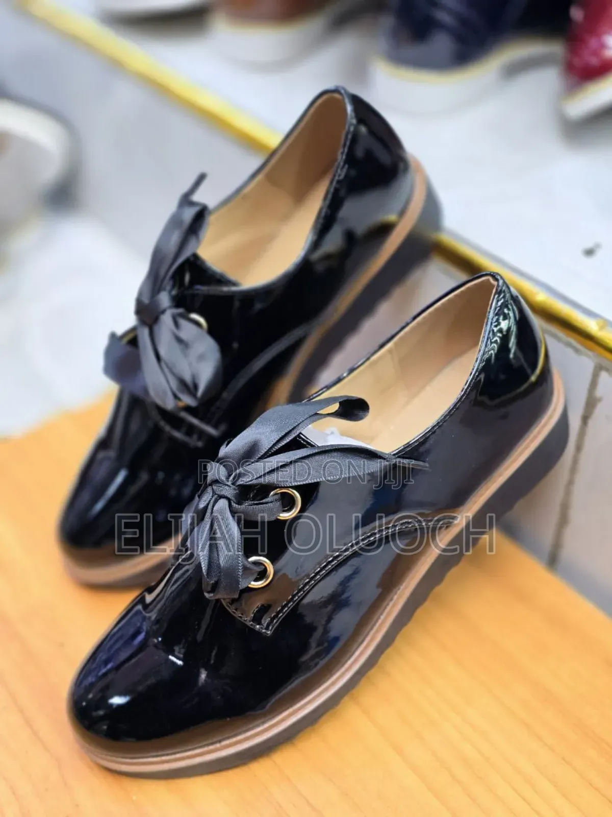 Carvelar Wedge Ribbon Broques