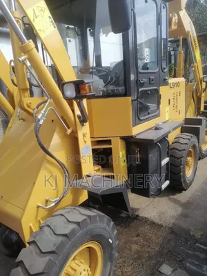 POWERMAC Wheel Loader Diesel Powered Operator.