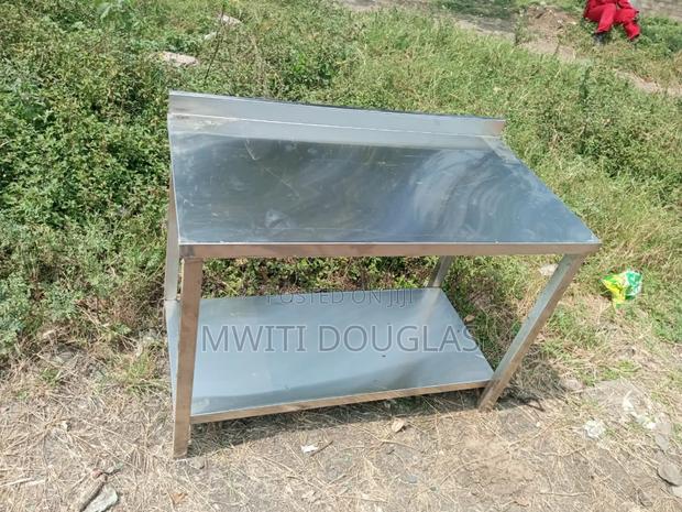 Modest Smart Working Table