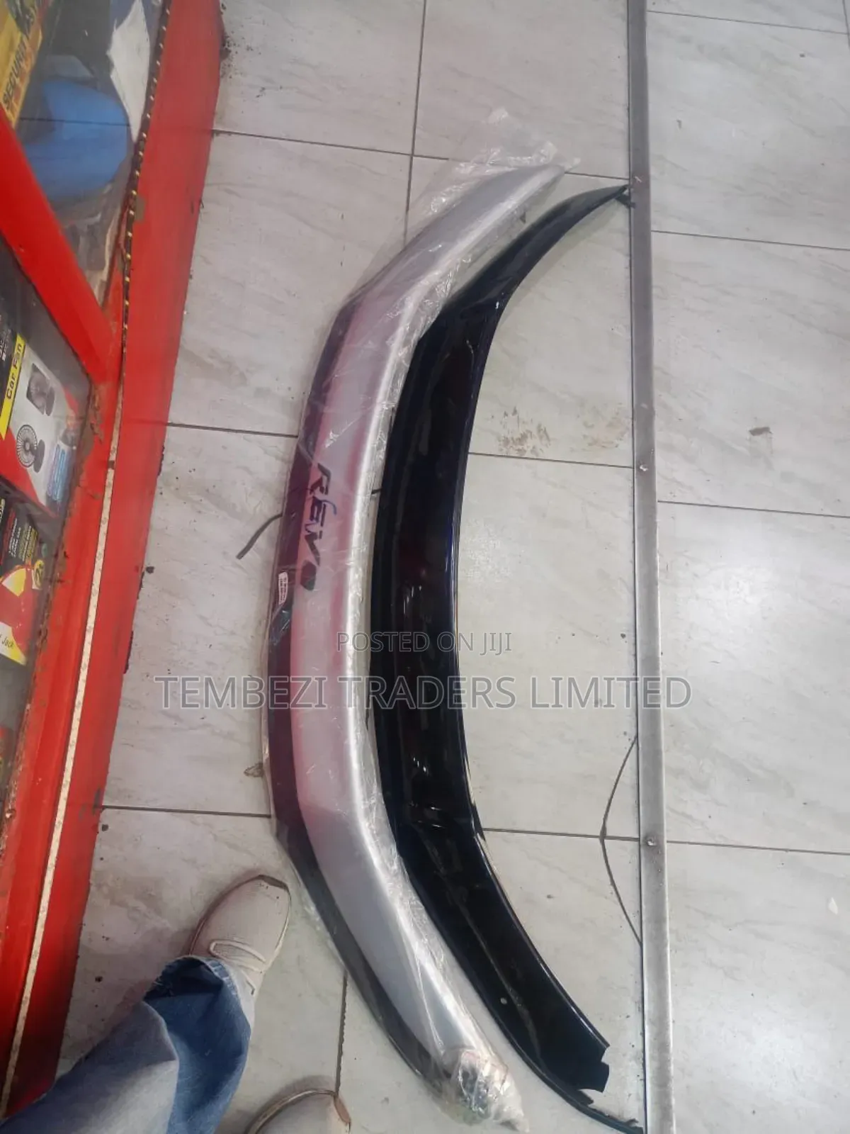Bonnet Mate Toyota Hilux Revo