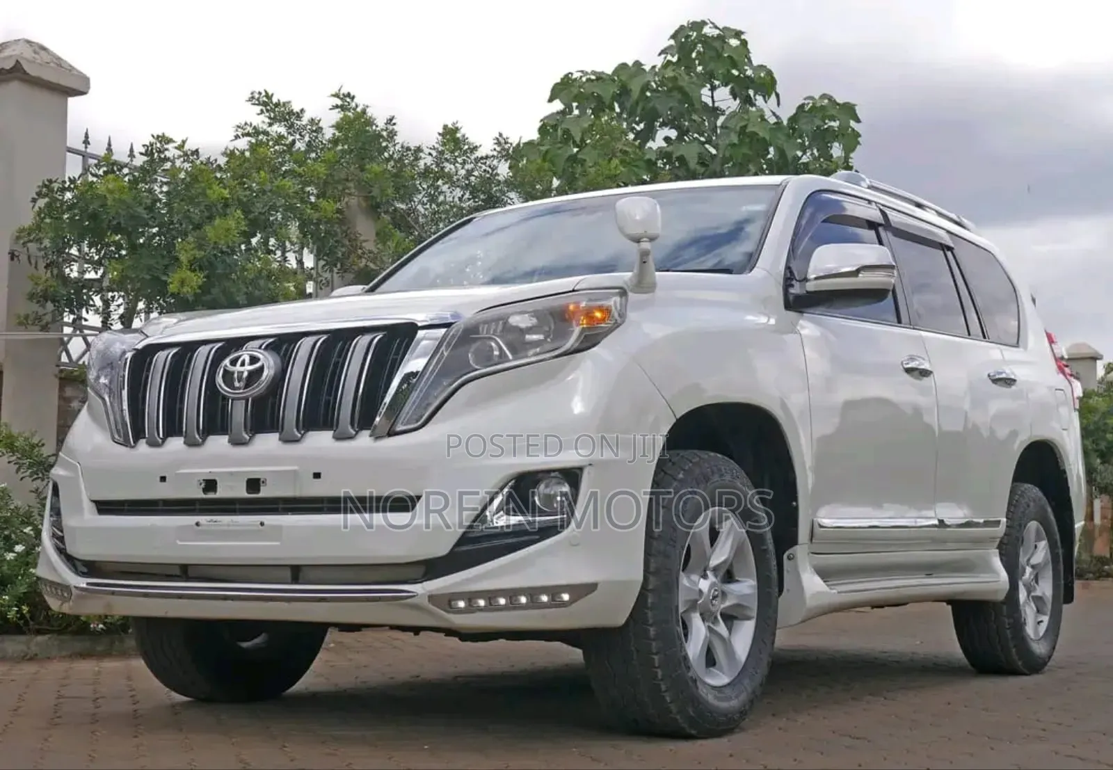 Toyota Land Cruiser Prado 2012 White