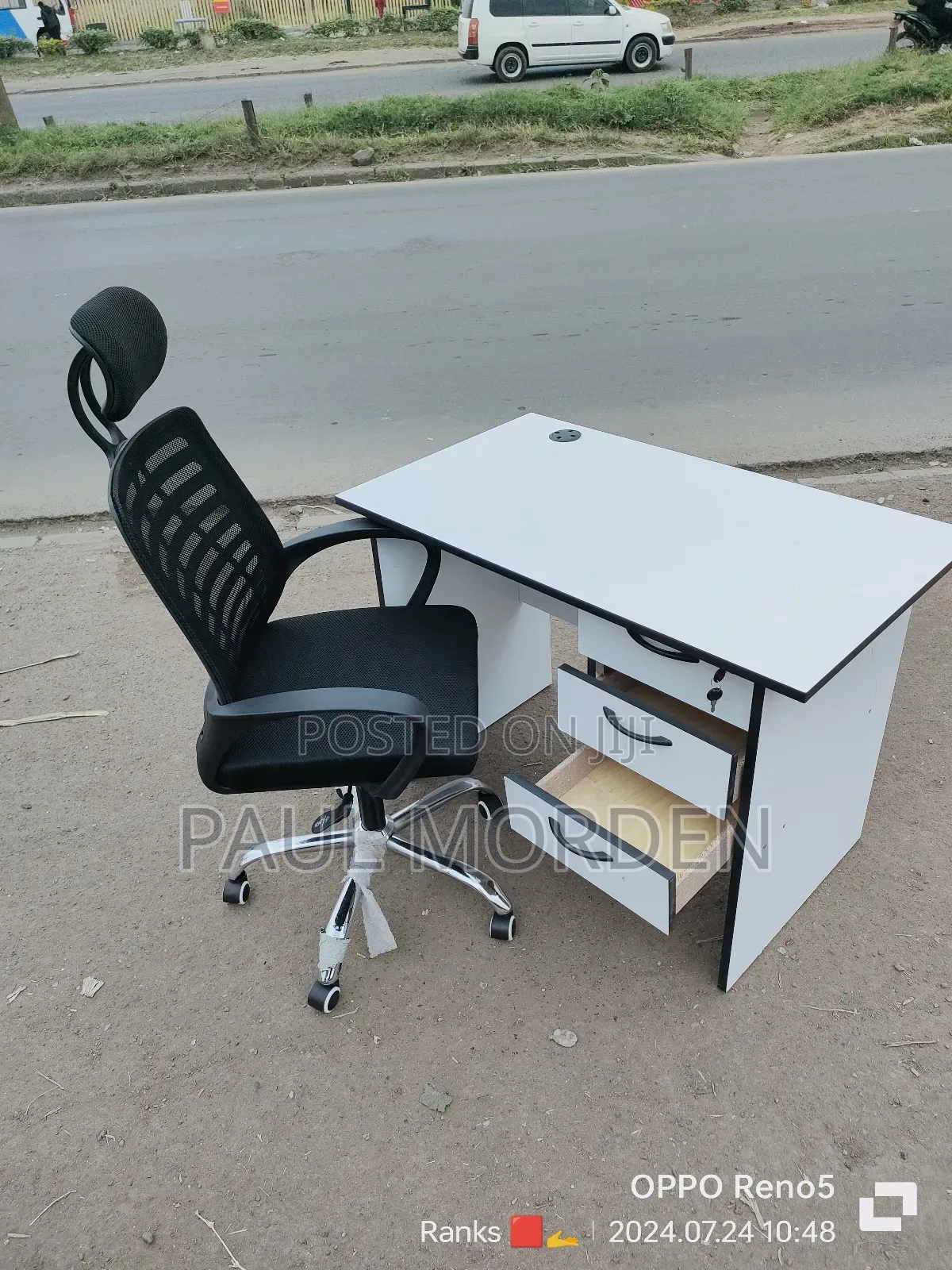 Headrest Office Chair and Office Desk