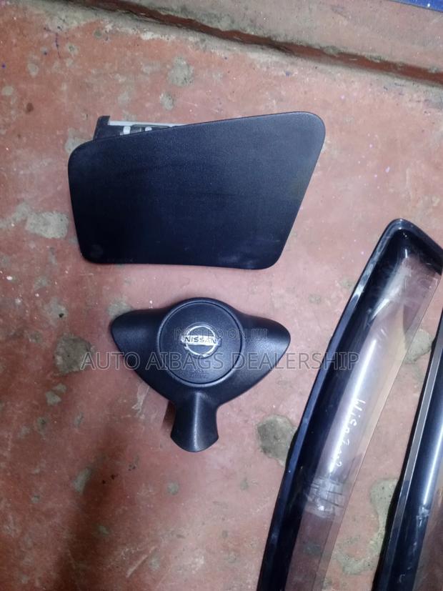 Nissan Juke Dashboard and Stearing Airbags - main view