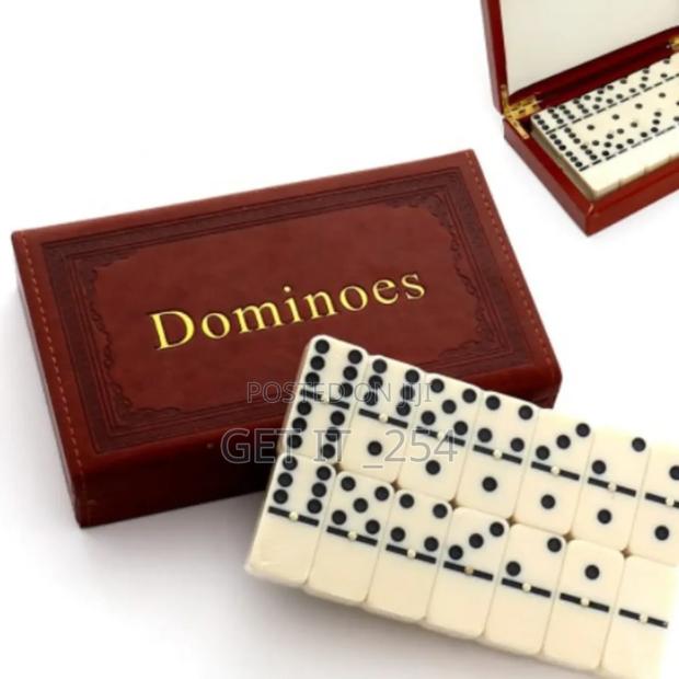 Dominoes Bedroom Dice - main view