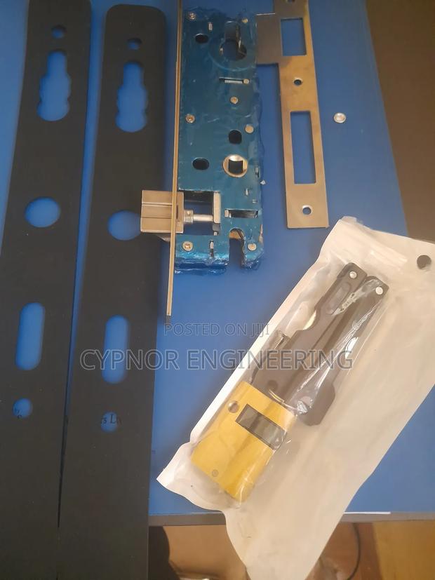 Smart Security Door Lock - thumbnail 3