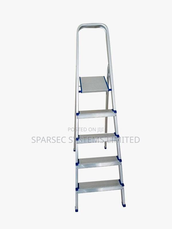 Foldable Aluminum Ladder – 5 Steps